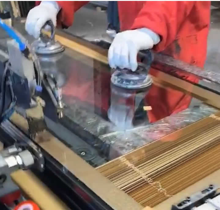 甘肅客戶打膠(jiāo)機調試