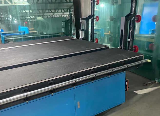 玻璃(lí)切割機